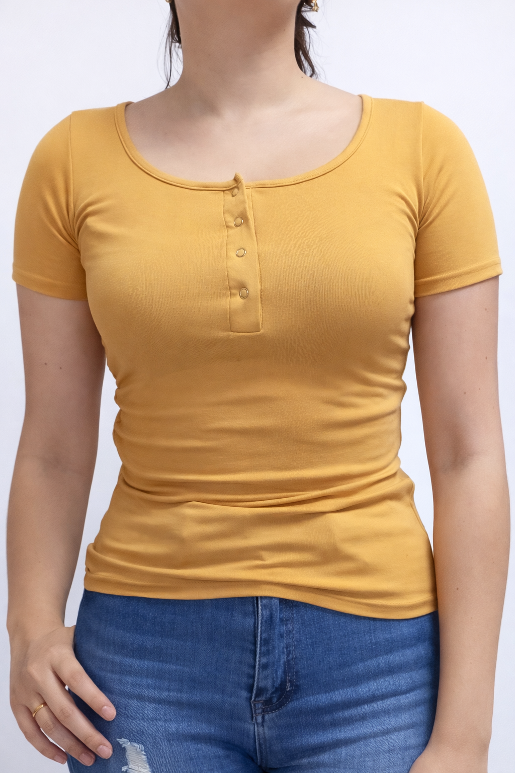 Blusa básica con broches