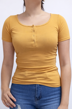 Blusa básica con broches