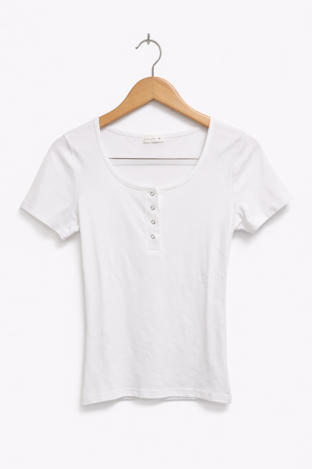 Blusa básica con broches